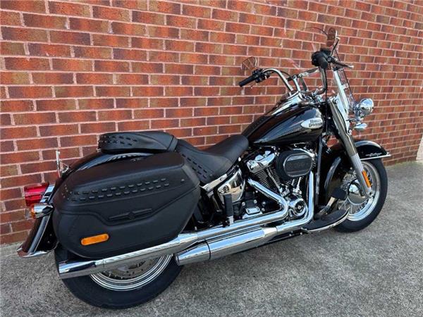 2026 Harley-Davidson FLHCS HERITAGE CLASSIC 114