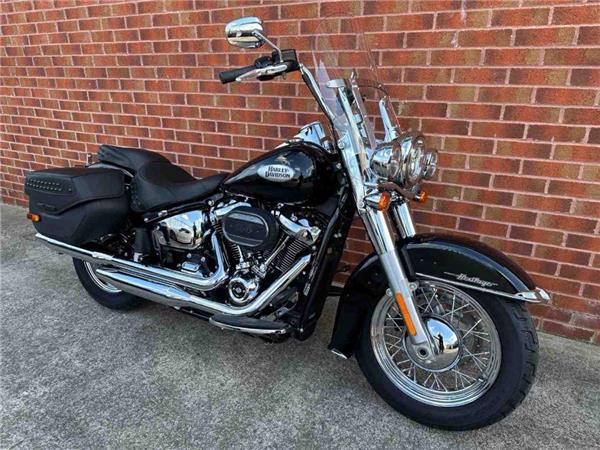 2026 Harley-Davidson FLHCS HERITAGE CLASSIC 114