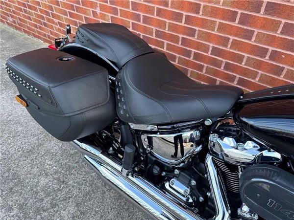 2026 Harley-Davidson FLHCS HERITAGE CLASSIC 114