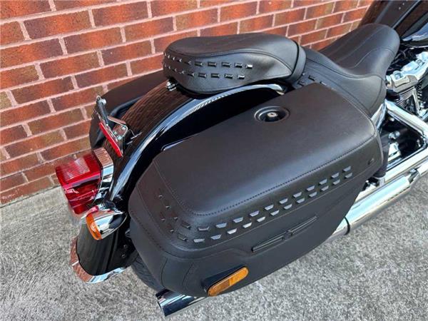 2026 Harley-Davidson FLHCS HERITAGE CLASSIC 114