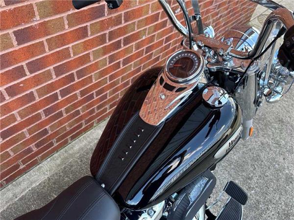 2026 Harley-Davidson FLHCS HERITAGE CLASSIC 114