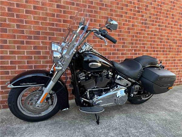 2026 Harley-Davidson FLHCS HERITAGE CLASSIC 114