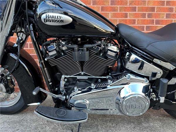 2026 Harley-Davidson FLHCS HERITAGE CLASSIC 114