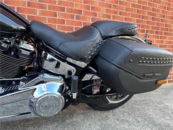 2026 Harley-Davidson FLHCS HERITAGE CLASSIC 114