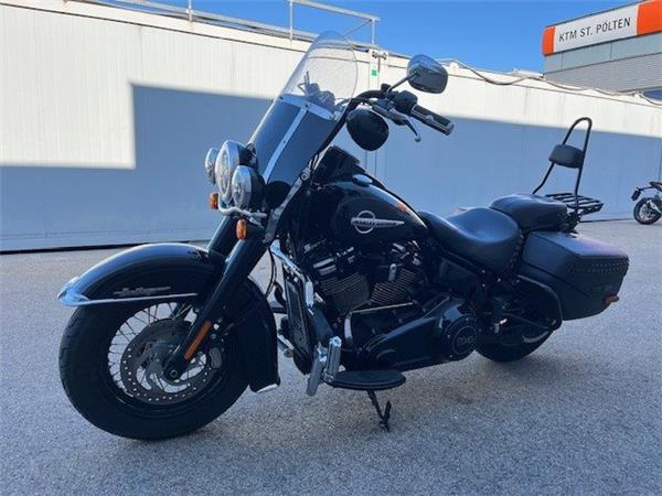 2018 Harley-Davidson Softail Heritage Classic 114 FLHCS Cruiser
