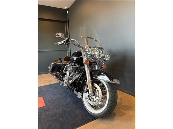 2011 HARLEY-DAVIDSON ROAD KING