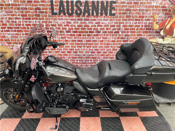 2018 HARLEY-DAVIDSON CVO FLHTKSE Electra Glide Ultra Limited 117 CVO