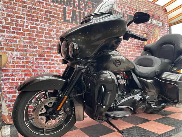 2018 HARLEY-DAVIDSON CVO FLHTKSE Electra Glide Ultra Limited 117 CVO