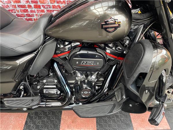 2018 HARLEY-DAVIDSON CVO FLHTKSE Electra Glide Ultra Limited 117 CVO