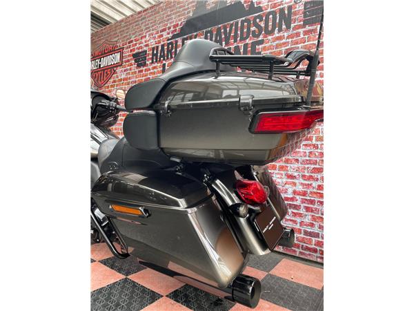 2018 HARLEY-DAVIDSON CVO FLHTKSE Electra Glide Ultra Limited 117 CVO