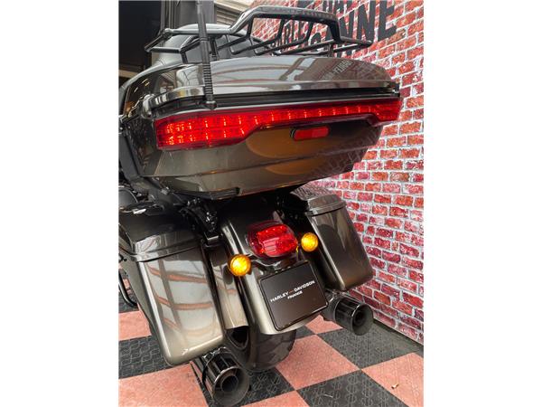 2018 HARLEY-DAVIDSON CVO FLHTKSE Electra Glide Ultra Limited 117 CVO
