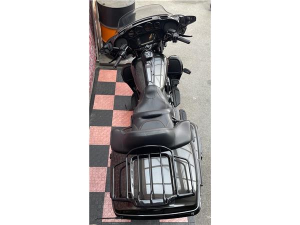 2018 HARLEY-DAVIDSON CVO FLHTKSE Electra Glide Ultra Limited 117 CVO