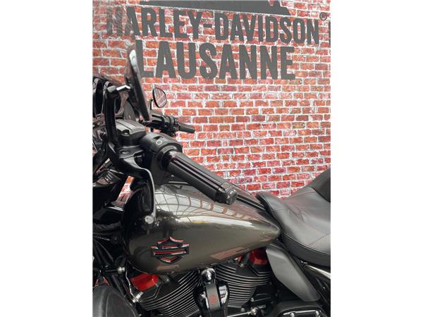 2018 HARLEY-DAVIDSON CVO FLHTKSE Electra Glide Ultra Limited 117 CVO