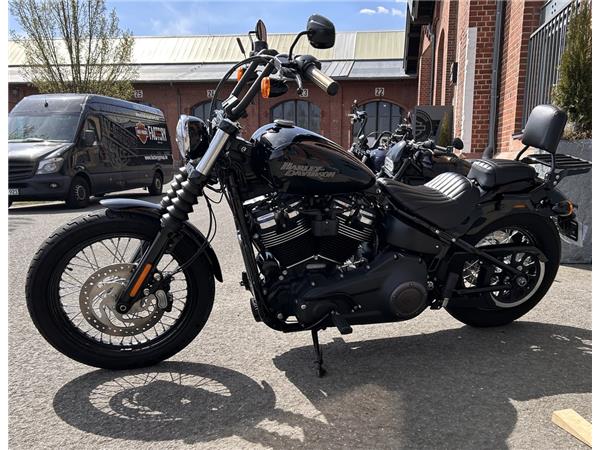 Street Bob 