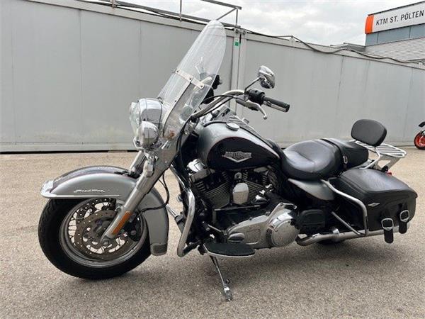 2015 Harley-Davidson Road King Classic FLHRC Tourer