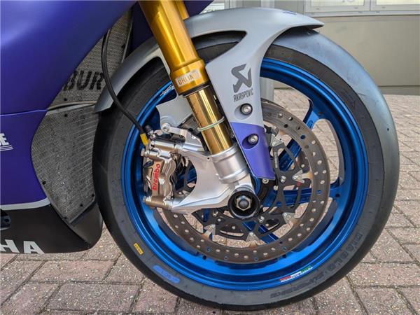 2022 YAMAHA R1