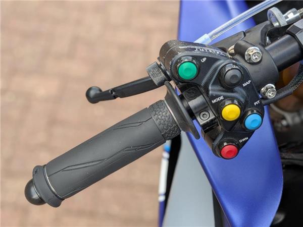 2022 YAMAHA R1