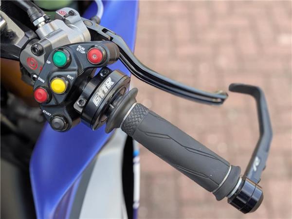 2022 YAMAHA R1