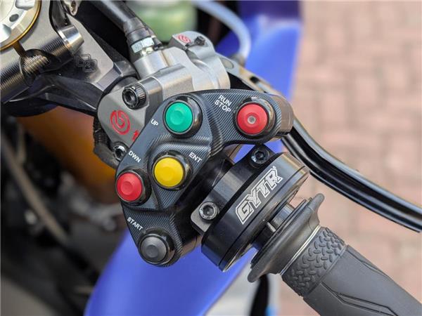 2022 YAMAHA R1