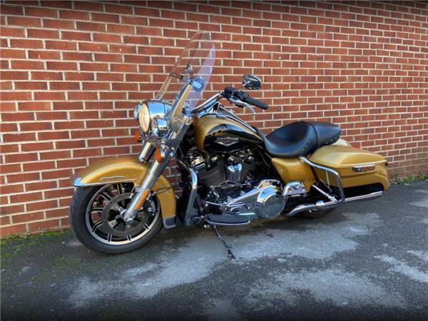 2016 Harley-Davidson Flhr Road King 1745 17