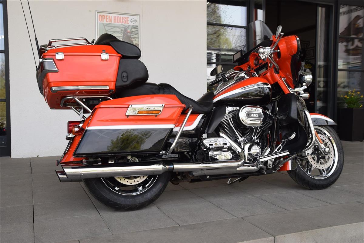 FLHTCUSE4 CVO Electra Glide Ultra + AMC Auspuff