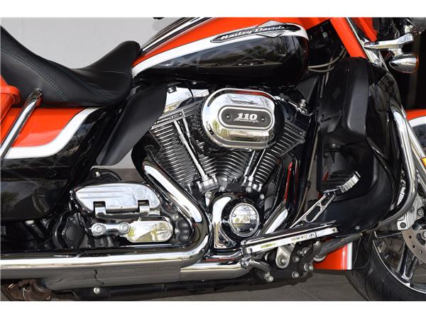 FLHTCUSE4 CVO Electra Glide Ultra + AMC Auspuff