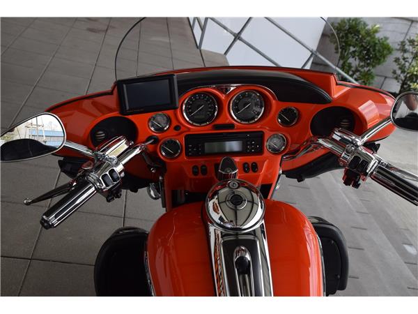 FLHTCUSE4 CVO Electra Glide Ultra + AMC Auspuff