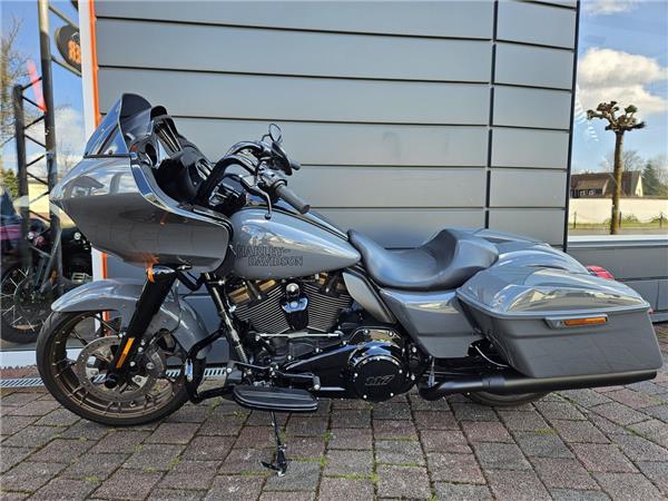 FLTRXST ROAD GLIDE ST 117 Gunship Grey