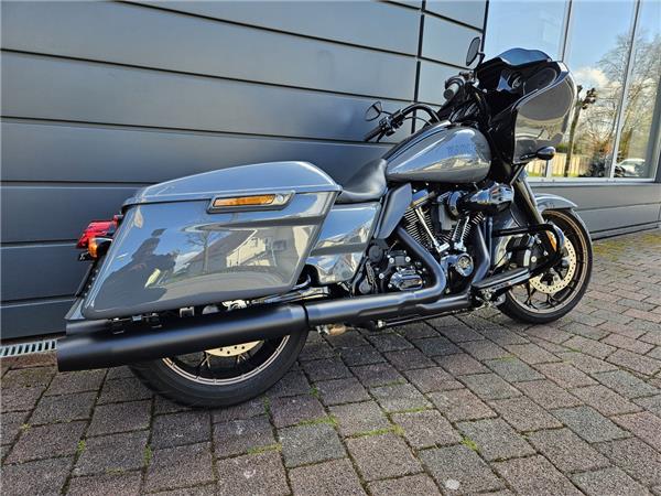 FLTRXST ROAD GLIDE ST 117 Gunship Grey