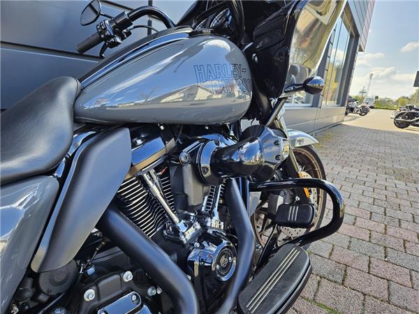 FLTRXST ROAD GLIDE ST 117 Gunship Grey