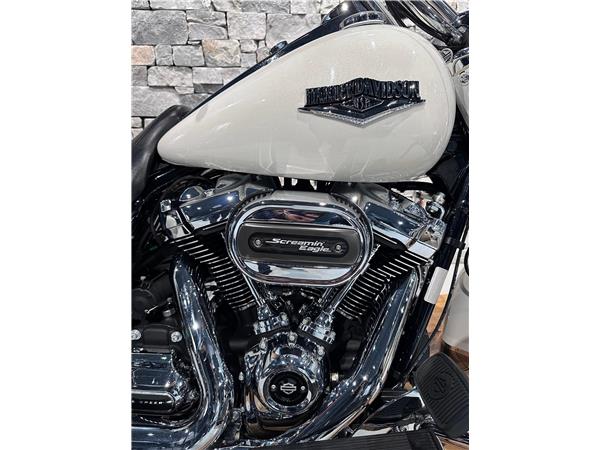 2018 HARLEY-DAVIDSON FLH Road King FLHRC