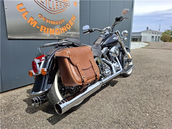 FLSTN Softail DeLuxe mit Jekill & Hyde\\