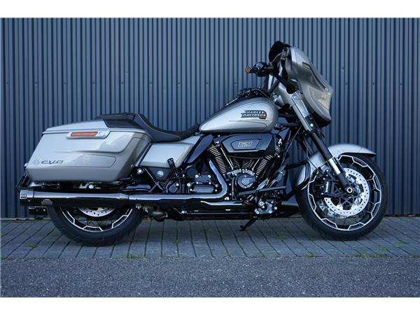 2023 HARLEY-DAVIDSON CVO FLHXSE Street Glide CVO 121