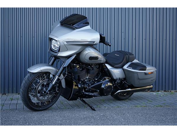 2023 HARLEY-DAVIDSON CVO FLHXSE Street Glide CVO 121