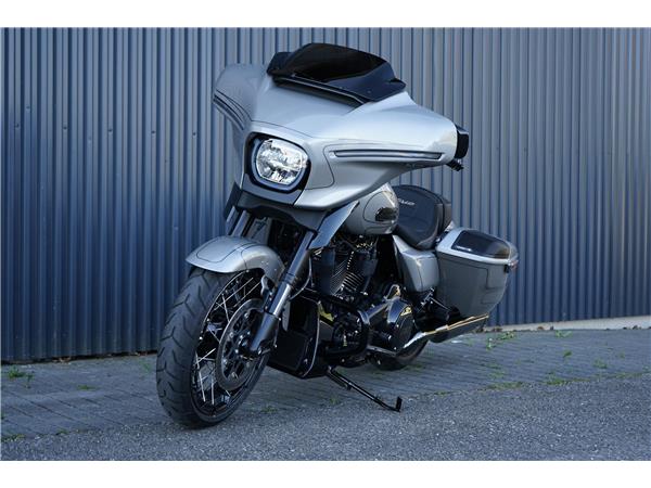 2023 HARLEY-DAVIDSON CVO FLHXSE Street Glide CVO 121