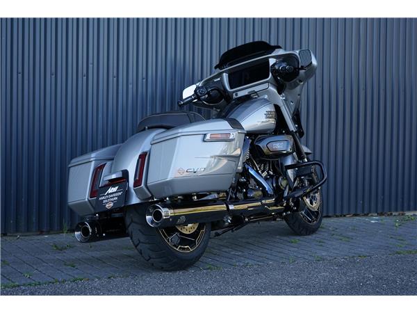2023 HARLEY-DAVIDSON CVO FLHXSE Street Glide CVO 121