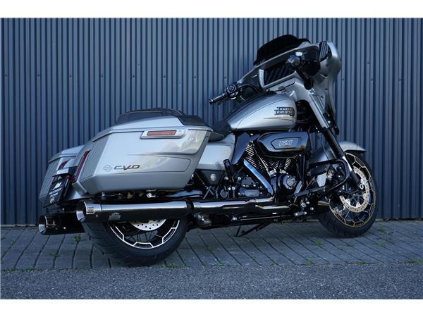2023 HARLEY-DAVIDSON CVO FLHXSE Street Glide CVO 121