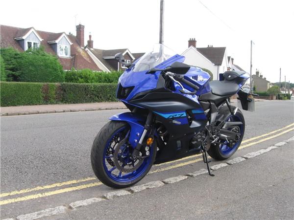 YamahaYZF-R7. 