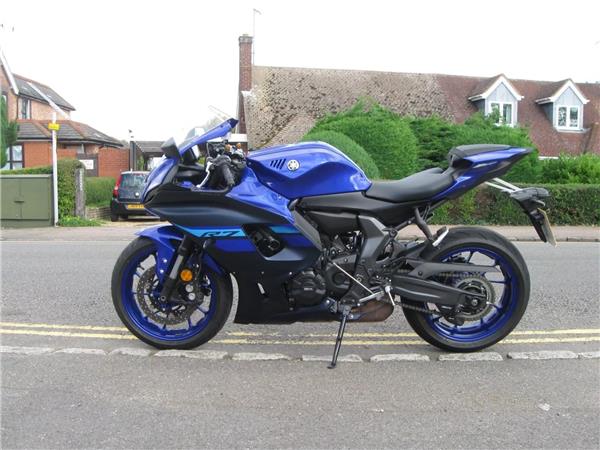 YamahaYZF-R7. 