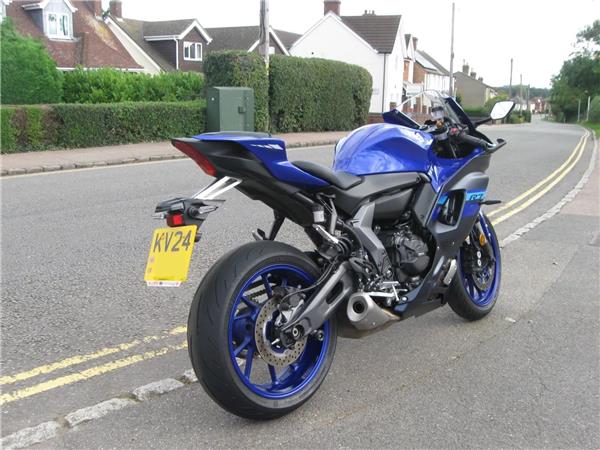 YamahaYZF-R7. 
