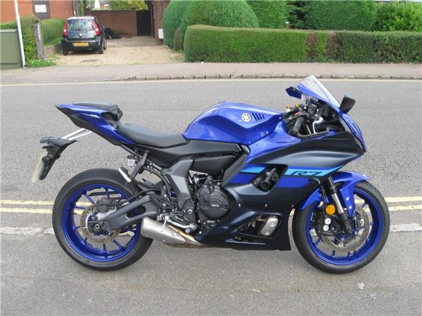 YamahaYZF-R7. 