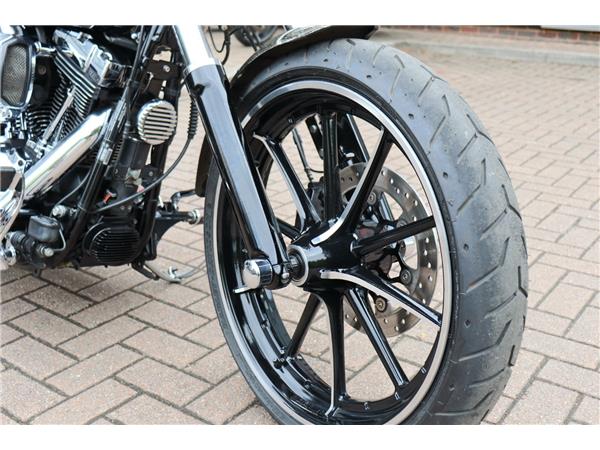 2015 HARLEY-DAVIDSON SOFTAIL FXSB BREAKOUT