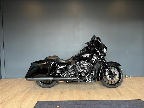 2018 HARLEY-DAVIDSON STREET GLIDE