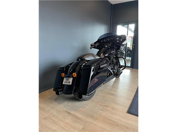 2018 HARLEY-DAVIDSON STREET GLIDE