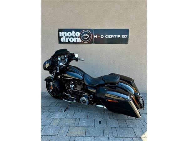 2017 Harley-Davidson CVO Street Glide FLHXSE Tourer