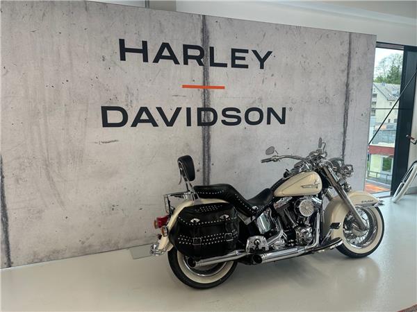 2015 HARLEY-DAVIDSON Softail FLSTC 1690 Softail Heritage Classic