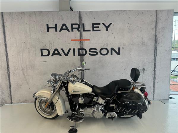 2015 HARLEY-DAVIDSON Softail FLSTC 1690 Softail Heritage Classic