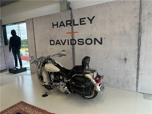 2015 HARLEY-DAVIDSON Softail FLSTC 1690 Softail Heritage Classic