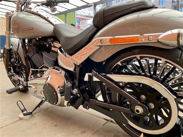 2025 HARLEY-DAVIDSON SOFTAIL FXBR BREAKOUT