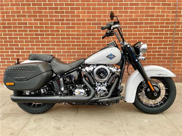 2025 HARLEY-DAVIDSON SOFTAIL FLHC HERITAGE CLASSIC